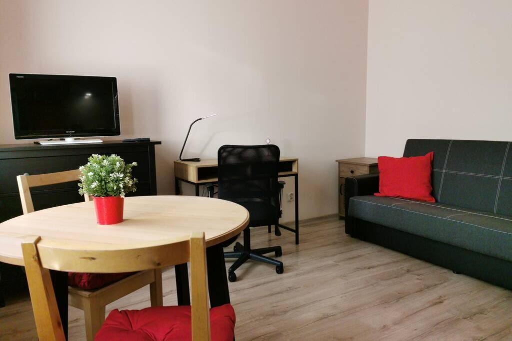 Little Big Red - Central Modern Studio Cracovia Esterno foto